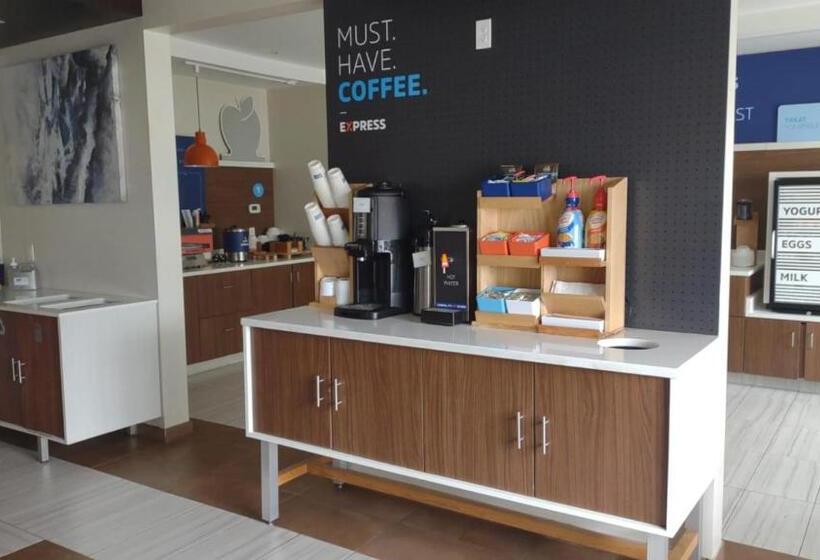 Номер Стандарт, Holiday Inn Express And Suites Chicago West   St Charles, An Ihg