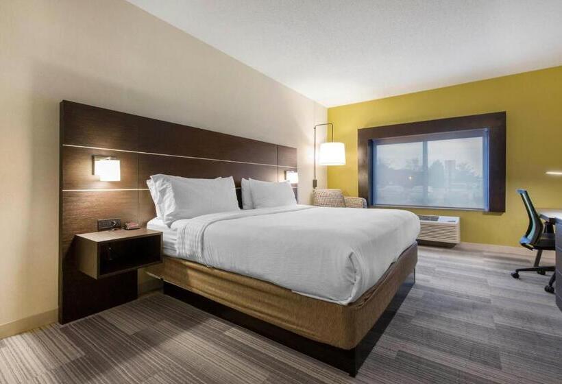Номер Стандарт Кровать Кинг Адаптированный для Инвалидов, Holiday Inn Express And Suites Chicago West   St Charles, An Ihg