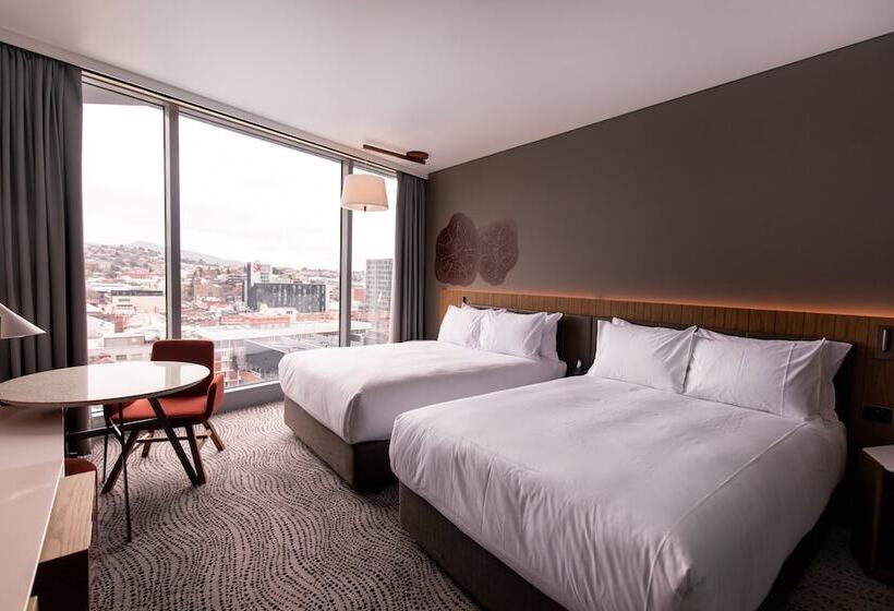 带2个双人床的标准工作室, Crowne Plaza Hobart, An Ihg