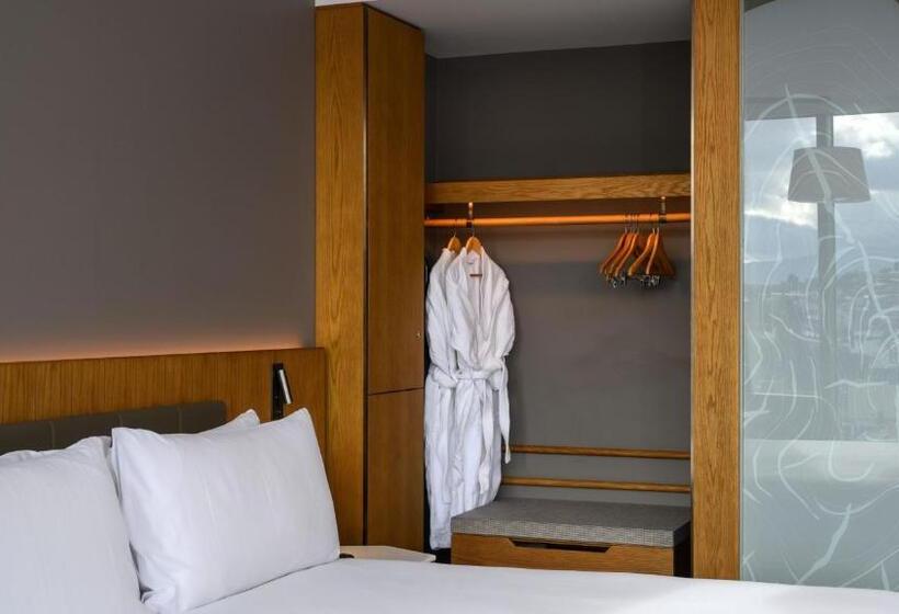 带大床的标准间, Crowne Plaza Hobart, An Ihg