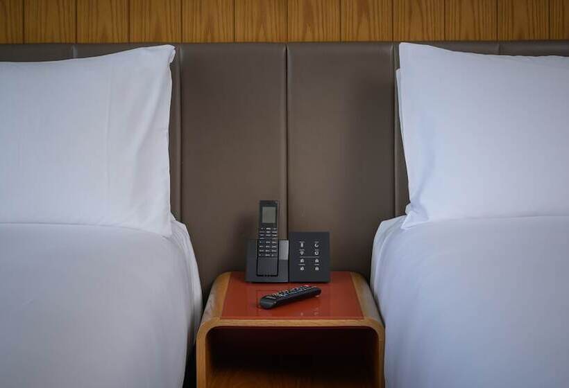 带2个双人床的标准工作室, Crowne Plaza Hobart, An Ihg