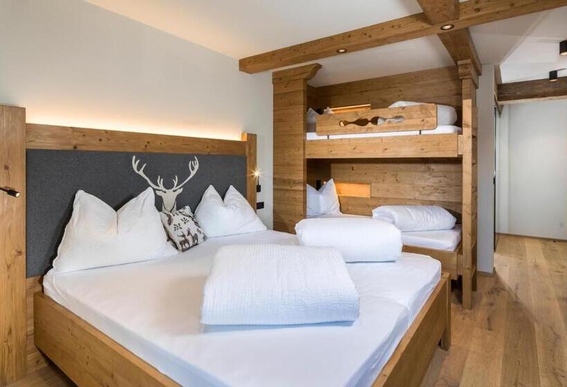 Четырехместный Номер Стандарт с Балконом, Apartments Riega
