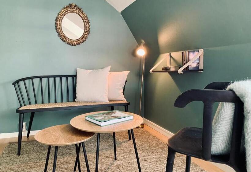 Номер Superior, Eksgården