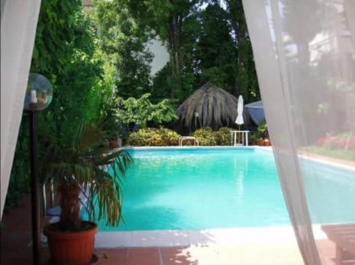 سوییت جونیور با چشم‌انداز استخر, Villa Tropical