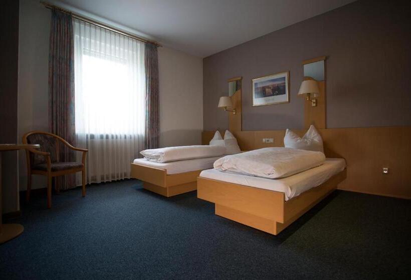 스탠다드 룸, Waldfrieden