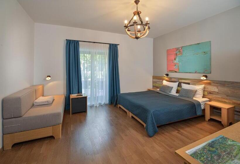 اتاق استاندارد سه تخته با بالکن, Butikhotel Visegrád