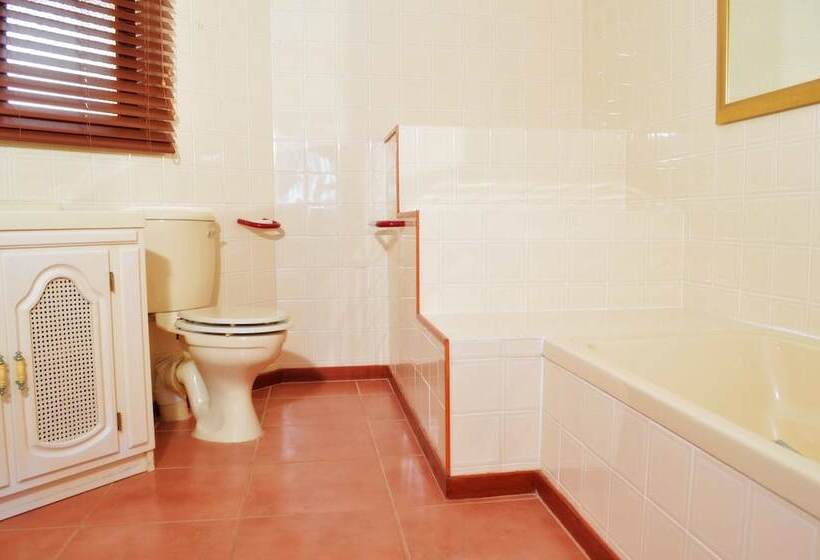 Номер Deluxe Вид на Море с Балконом, Empoza Seaview Guesthouse