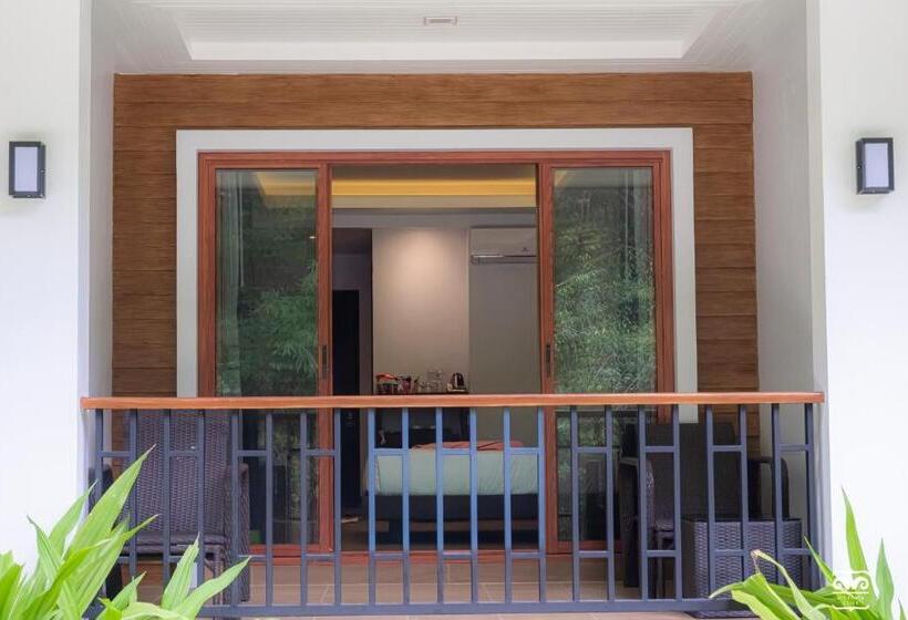 اتاق لوکس با چشم‌انداز باغ, Victoria Cliff Resort Nyaung Oo Phee Island