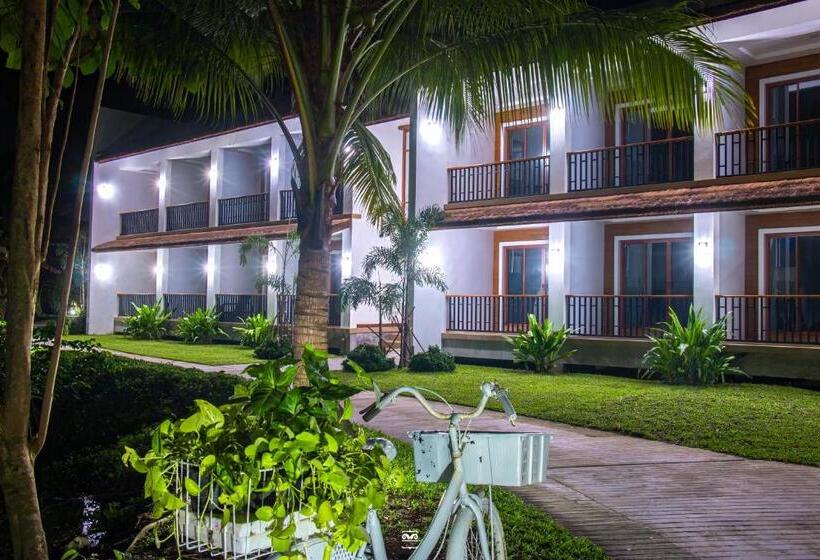 اتاق لوکس با چشم‌انداز باغ, Victoria Cliff Resort Nyaung Oo Phee Island