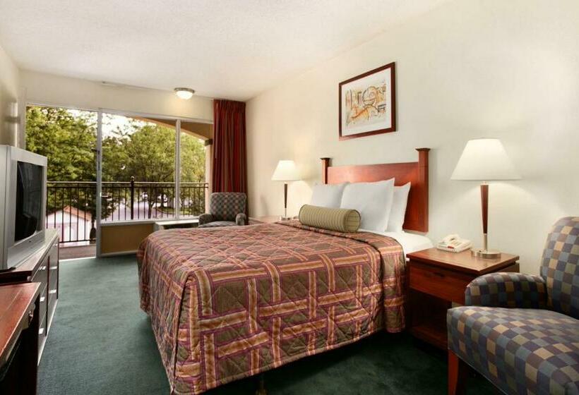 장애인을 위한 스탠다드 룸, Travelodge By Wyndham Waukegan Gurnee