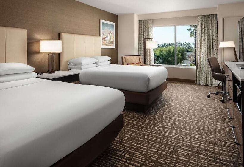 스탠다드 룸 더블 침대 2개, Doubletree By Hilton Ontario Airport