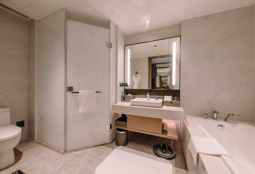 Номер Deluxe Вид на Город, Four Points By Sheraton Jiaxing