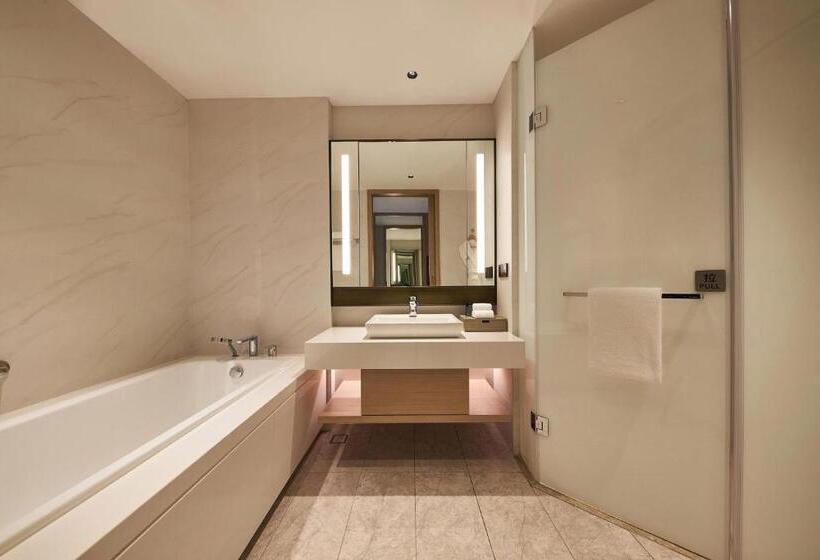 Номер Deluxe Кровать Кинг, Four Points By Sheraton Jiaxing