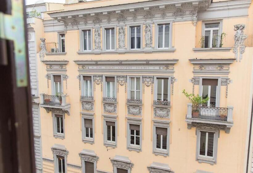 اتاق کلاسیک سه تخته, Venustas Roma