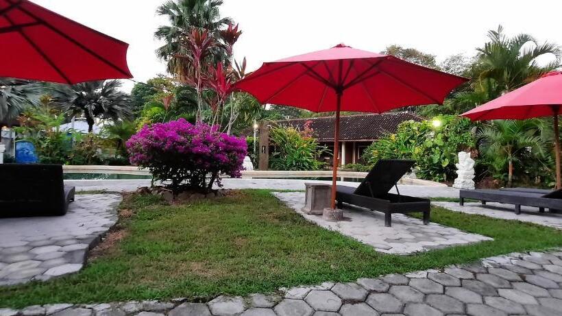 Четырехместный Номер Стандарт Вид на Сад, Besar Bulan Baru   Senggigi