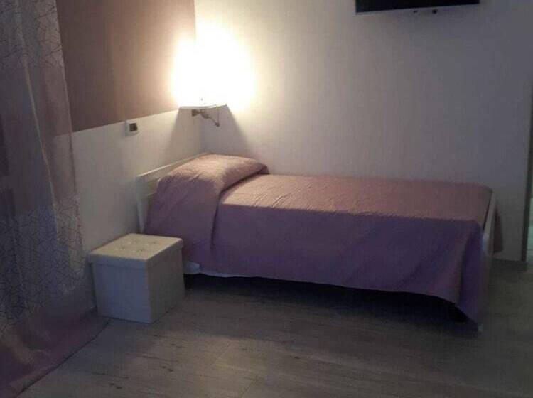 Четырехместный Номер Стандарт, B&b La Collina Dei Poeti