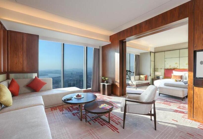 Deluxe Suite King Bed, Pullman Huizhou Kaisa