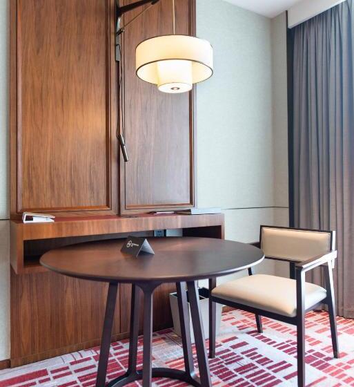Deluxe room with river view, Pullman Huizhou Kaisa