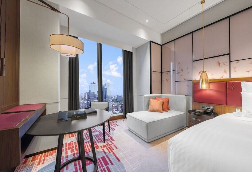 Deluxe room with river view, Pullman Huizhou Kaisa