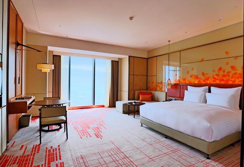 Deluxe room with river view, Pullman Huizhou Kaisa