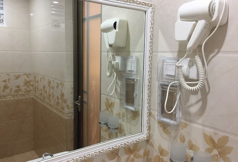 اتاق لوکس, Rosemary Boutique