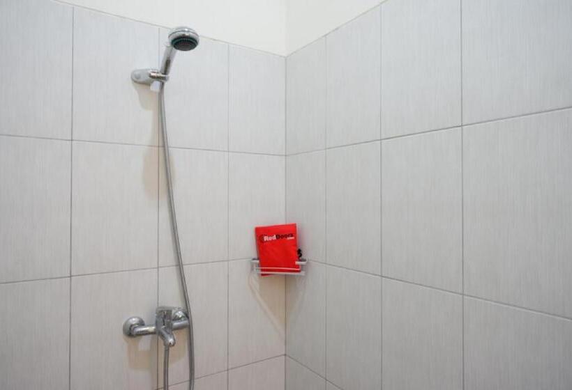 Номер Стандарт, Reddoorz Near Alun Alun Kudus 2