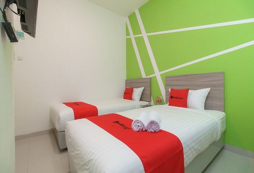 Номер Стандарт, Reddoorz Plus At Grand Tara Homestay Palembang