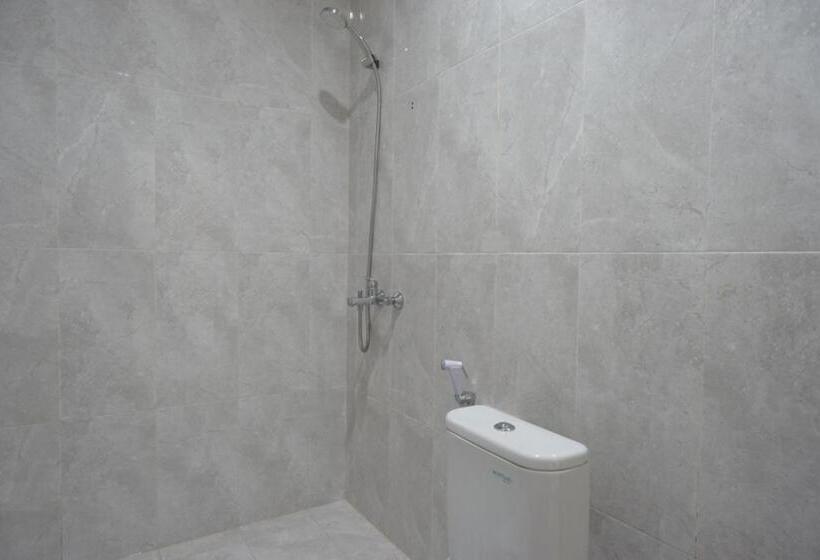 스탠다드 룸, Reddoorz Syariah Near Mutiara Sis Al Jufrie Airport Palu 2