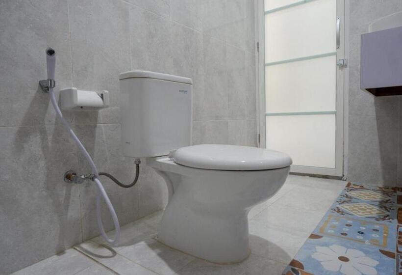 디럭스 룸, Reddoorz Syariah Near Mutiara Sis Al Jufrie Airport Palu 2
