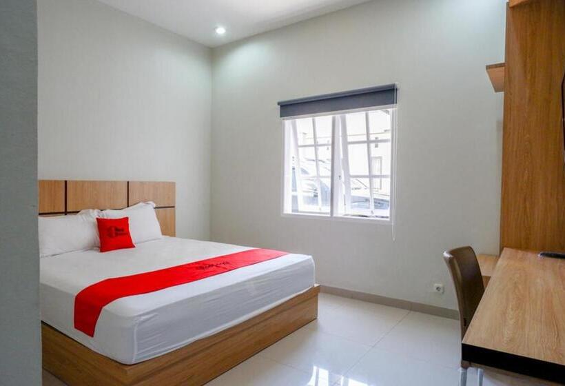 디럭스 룸, Reddoorz Syariah Near Mutiara Sis Al Jufrie Airport Palu 2