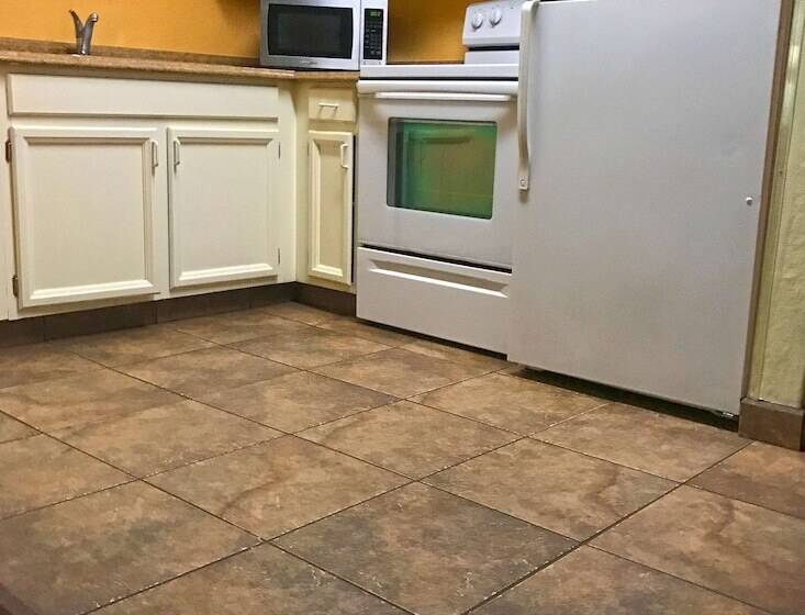 套房, Americas Best Value Inn & Suites Anchorage Airport
