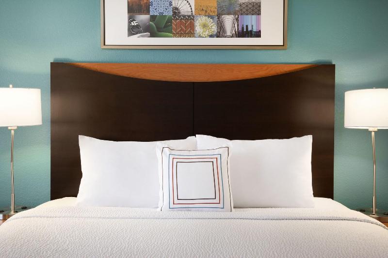 带大床的标准间, Fairfield Inn & Suites Oshkosh