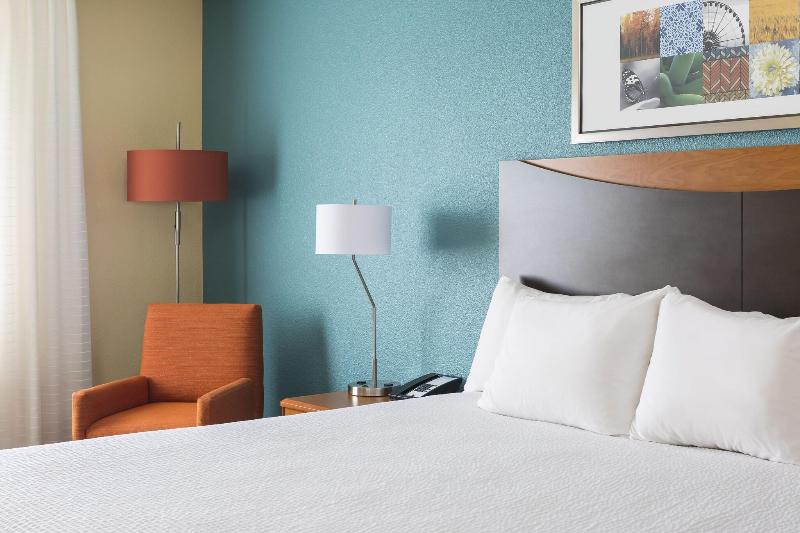 キングサイズベッドのスタンダードルーム, Fairfield Inn & Suites By Marriott Quincy