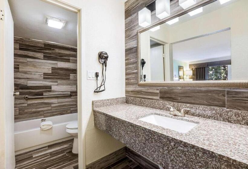 스위트, Baymont By Wyndham Orlando Downtown