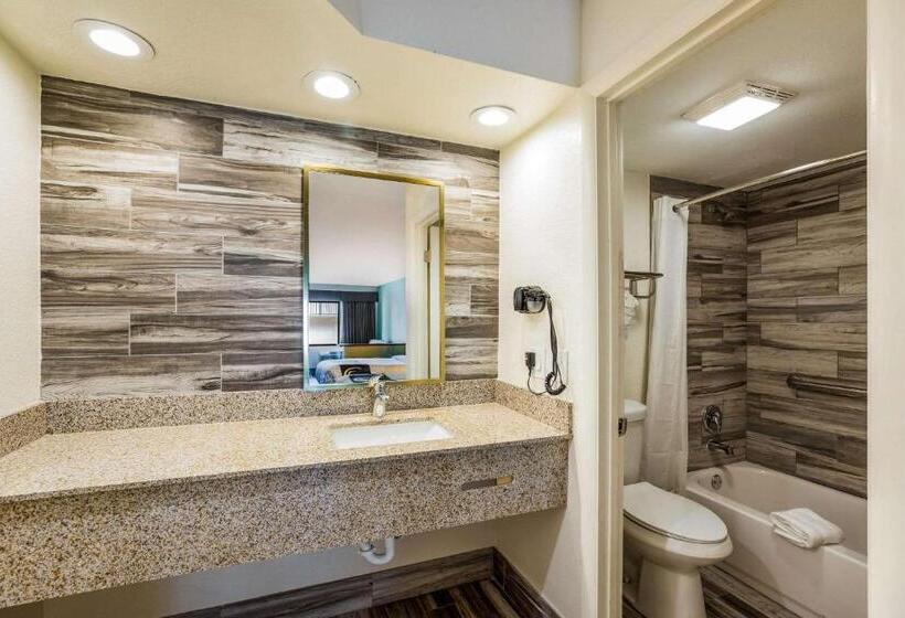 스위트 킹사이즈 침대, Baymont By Wyndham Orlando Downtown