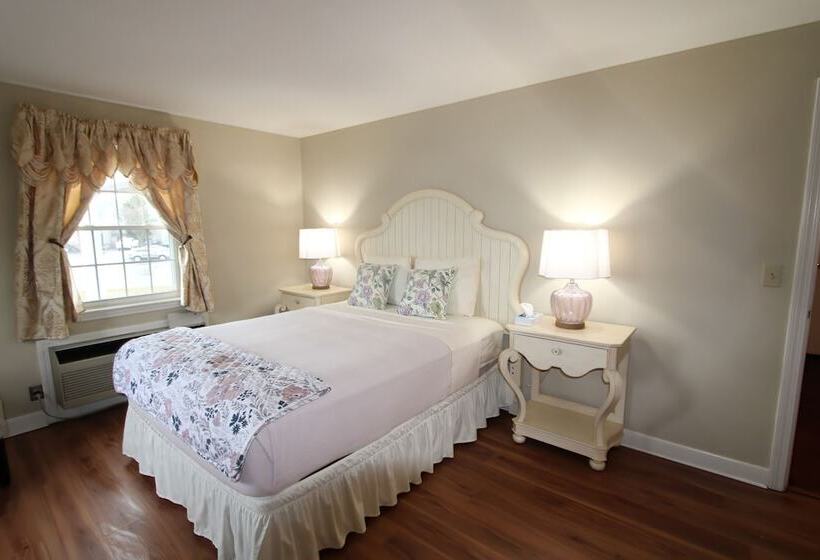 Люкс, Colonial Inn Seekonk