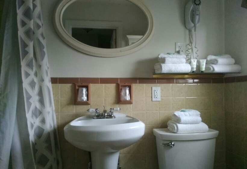 Номер Deluxe, Colonial Inn Seekonk