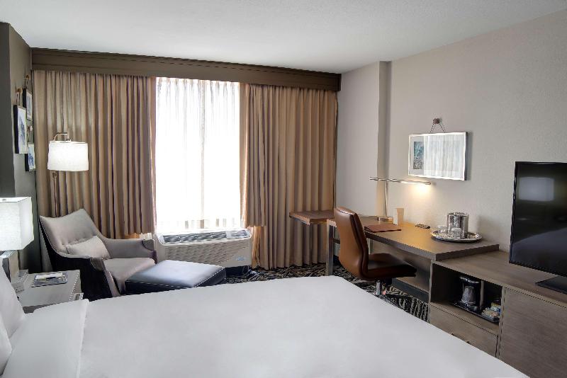 带大床的标准间, Doubletree By Hilton Harrisonburg