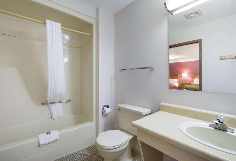 Номер Стандарт, Econo Lodge Inn & Suites