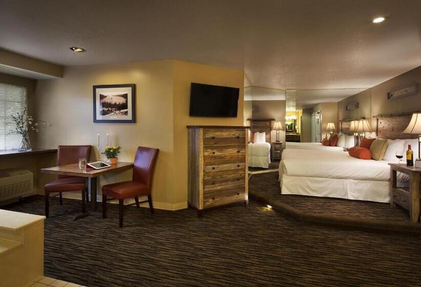 Deluxe Suite, Postmarc Hotel And Spa Suites