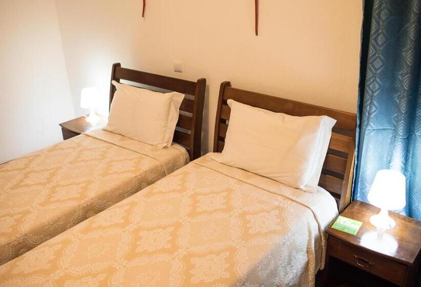 بانگلوی سوپریور, Praia Accommodation