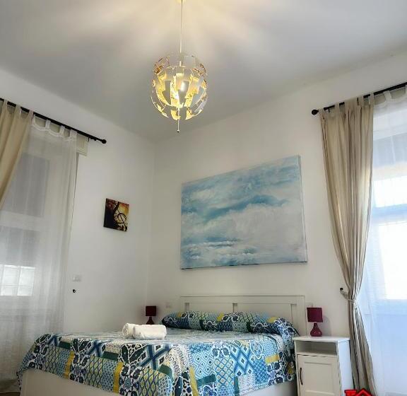 سوییت خانوادگی, Guest House La Maddalena
