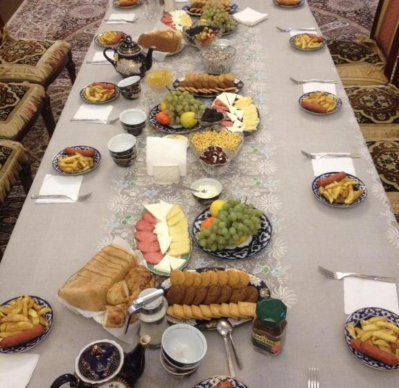 اتاق خانوادگی, Sitorabonu Guest House