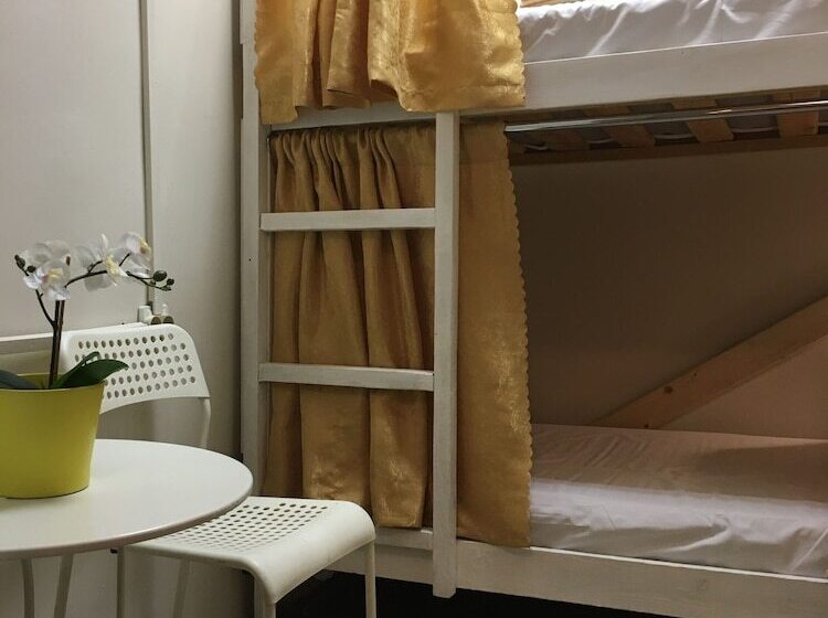 מיטה בחדר משותף, Pasternak Hostel