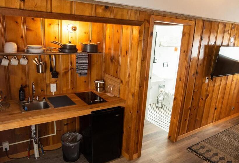 Family Suite, The Nightingale Motel