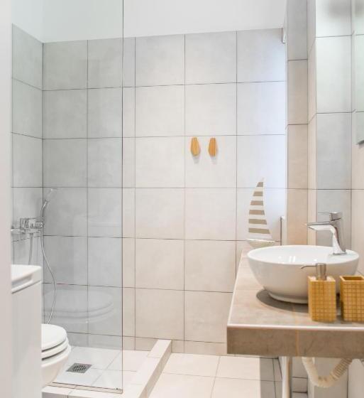 Escritório Estándar, Pinacota Suites Athens