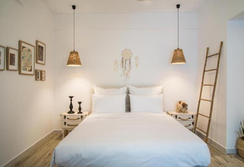 Escritório Estándar, Pinacota Suites Athens