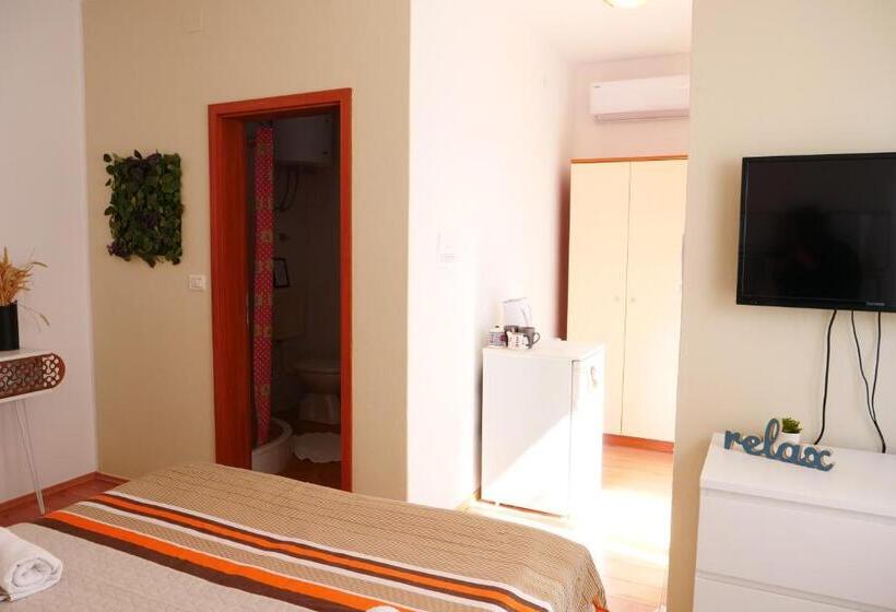 标准间带阳台, Apartment And Rooms Vilma