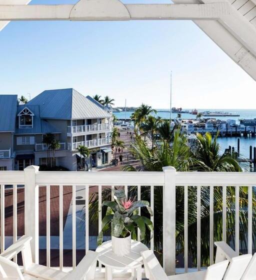 带大床的标准间, Opal Key Resort & Marina
