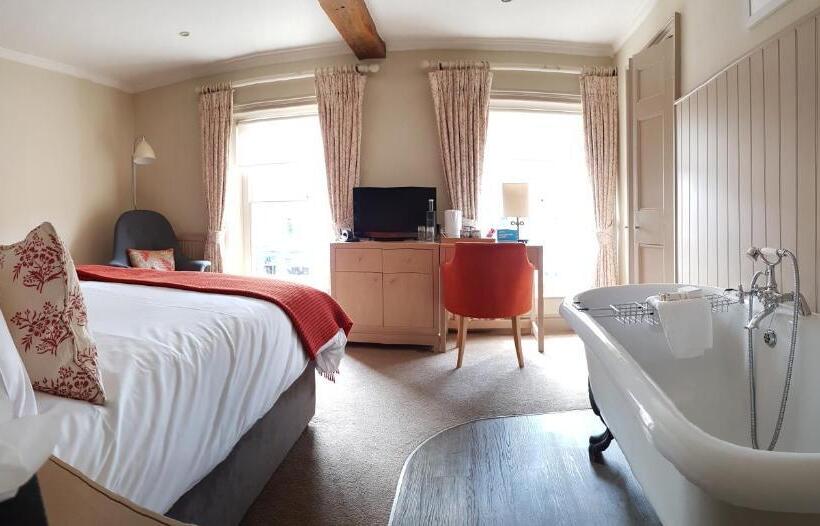 Family Suite, Crown
